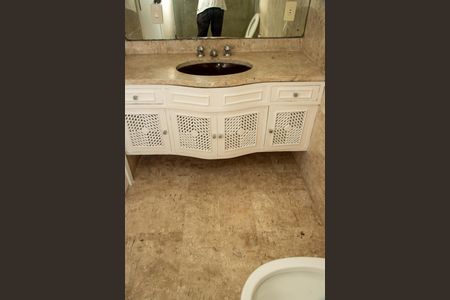 Apartamento à venda com 432m², 4 quartos e 4 vagas Apartamento à venda com 432m², 4 quartos e 4 vagasBanheiro da Suíte 3