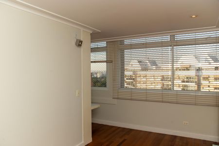 Apartamento à venda com 432m², 4 quartos e 4 vagas Apartamento à venda com 432m², 4 quartos e 4 vagasEscritório