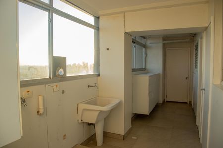 Apartamento à venda com 432m², 4 quartos e 4 vagas Apartamento à venda com 432m², 4 quartos e 4 vagasÁrea de Serviço