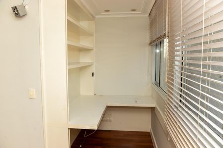 Apartamento à venda com 432m², 4 quartos e 4 vagas Apartamento à venda com 432m², 4 quartos e 4 vagasEscritório