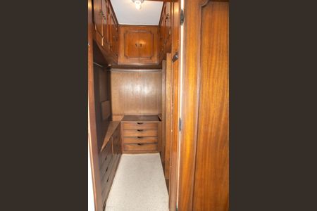 Apartamento à venda com 432m², 4 quartos e 4 vagas Apartamento à venda com 432m², 4 quartos e 4 vagasCloset da suíte