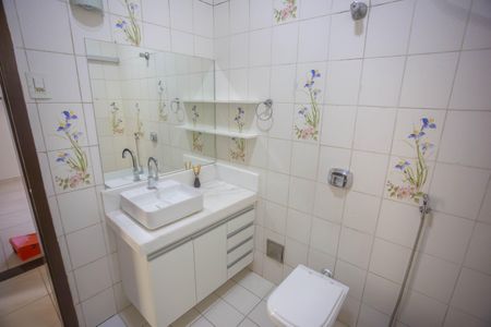 Apartamento à venda com 79m², 3 quartos e 1 vaga Apartamento à venda com 79m², 3 quartos e 1 vagaBanheiro