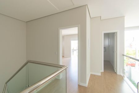 Casa à venda com 234m², 3 quartos e 4 vagas Casa à venda com 234m², 3 quartos e 4 vagasEscada