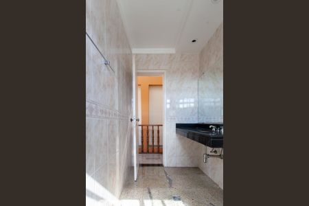 Casa para alugar com 355m², 4 quartos e 4 vagasBanheiro Social