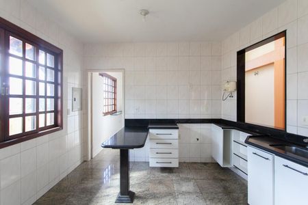 Casa para alugar com 355m², 4 quartos e 4 vagasCozinha