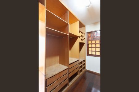 Casa para alugar com 355m², 4 quartos e 4 vagasCloset da suíte 1