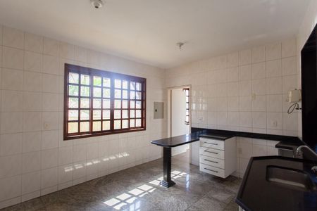 Casa para alugar com 355m², 4 quartos e 4 vagasCozinha