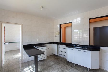 Casa para alugar com 355m², 4 quartos e 4 vagasCozinha