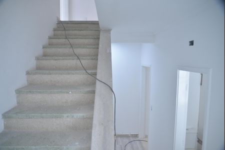 Casa à venda com 200m², 3 quartos e 4 vagasEscada