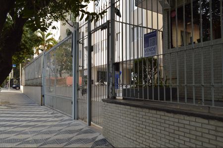 Apartamento à venda com 69m², 2 quartos e 1 vagaFachada + Plaquinha