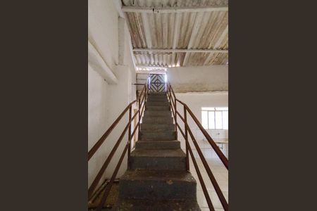 Casa à venda com 80m², 1 quarto e sem vaga Casa à venda com 80m², 1 quarto e sem vagaEscada