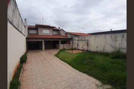 Casa à venda com 200m², 3 quartos e 8 vagas Casa à venda com 200m², 3 quartos e 8 vagasFoto 02