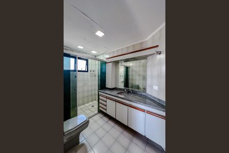 Apartamento à venda com 240m², 4 quartos e 3 vagasBanheiro da Suíte 3