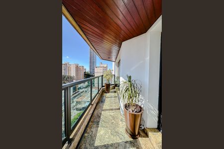 Apartamento à venda com 240m², 4 quartos e 3 vagasVaranda da Sala