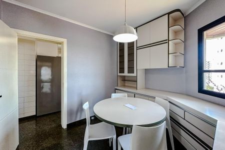 Apartamento à venda com 240m², 4 quartos e 3 vagasCozinha