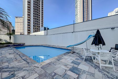 Apartamento à venda com 240m², 4 quartos e 3 vagasÁrea comum - Piscina