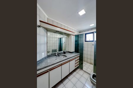 Apartamento à venda com 240m², 4 quartos e 3 vagasBanheiro da Suíte 2