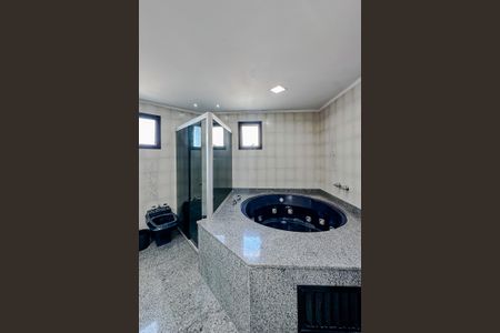 Apartamento à venda com 240m², 4 quartos e 3 vagasBanheiro da Suíte 1