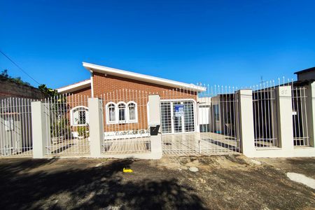 Casa à venda com 100m², 3 quartos e 5 vagas Casa à venda com 100m², 3 quartos e 5 vagasFachada