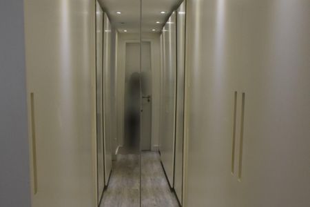 Apartamento à venda com 58m², 1 quarto e 1 vaga Apartamento à venda com 58m², 1 quarto e 1 vagaCloset da suíte