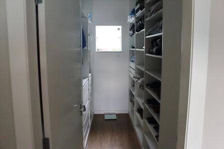 Casa à venda com 280m², 4 quartos e 3 vagasCloset da suíte 2