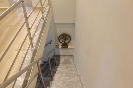 Casa à venda com 280m², 4 quartos e 3 vagasEscada