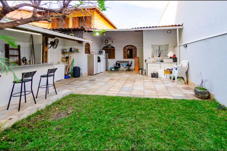 Casa à venda com 110m², 3 quartos e 2 vagas Casa à venda com 110m², 3 quartos e 2 vagasÁrea externa