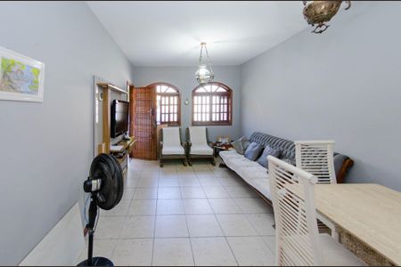 Casa à venda com 110m², 3 quartos e 2 vagas Casa à venda com 110m², 3 quartos e 2 vagasSala