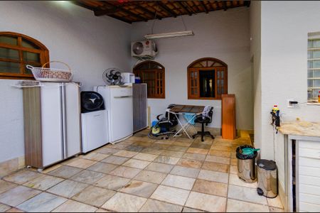 Casa à venda com 110m², 3 quartos e 2 vagas Casa à venda com 110m², 3 quartos e 2 vagasÁrea externa