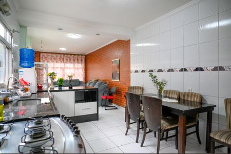 Casa à venda com 225m², 5 quartos e 2 vagas Casa à venda com 225m², 5 quartos e 2 vagasCozinha