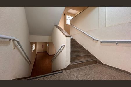 Apartamento à venda com 94m², 3 quartos e 2 vagas Apartamento à venda com 94m², 3 quartos e 2 vagasEscada