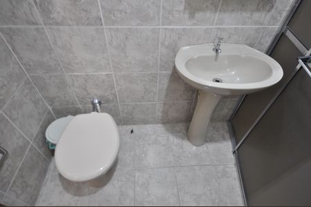 Casa à venda com 120m², 4 quartos e 2 vagasBanheiro 1