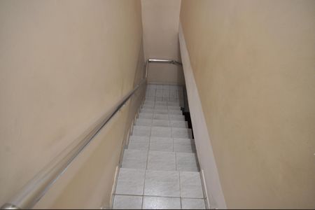 Casa à venda com 120m², 4 quartos e 2 vagasEscada