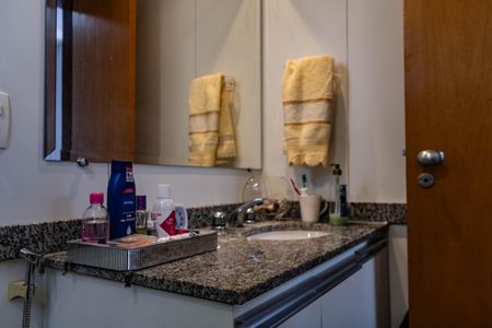 Apartamento à venda com 120m², 3 quartos e 2 vagas Apartamento à venda com 120m², 3 quartos e 2 vagasBanheiro da Suíte