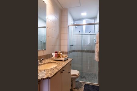 Apartamento à venda com 120m², 3 quartos e 2 vagas Apartamento à venda com 120m², 3 quartos e 2 vagasBanheiro Social