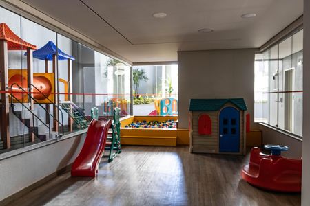 Apartamento à venda com 120m², 3 quartos e 2 vagas Apartamento à venda com 120m², 3 quartos e 2 vagasÁrea comum - Brinquedoteca
