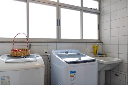 Apartamento à venda com 120m², 3 quartos e 2 vagas Apartamento à venda com 120m², 3 quartos e 2 vagasÁrea de Serviço