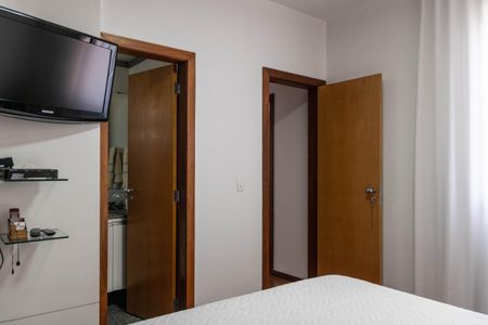 Apartamento à venda com 120m², 3 quartos e 2 vagas Apartamento à venda com 120m², 3 quartos e 2 vagasSuíte