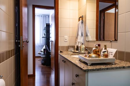 Apartamento à venda com 120m², 3 quartos e 2 vagas Apartamento à venda com 120m², 3 quartos e 2 vagasBanheiro Social