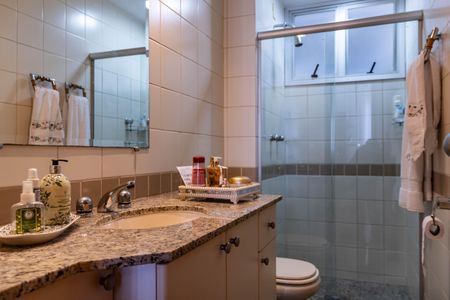 Apartamento à venda com 120m², 3 quartos e 2 vagas Apartamento à venda com 120m², 3 quartos e 2 vagasBanheiro Social