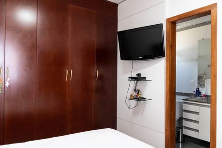 Apartamento à venda com 120m², 3 quartos e 2 vagas Apartamento à venda com 120m², 3 quartos e 2 vagasSuíte