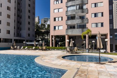 Apartamento à venda com 120m², 3 quartos e 2 vagas Apartamento à venda com 120m², 3 quartos e 2 vagasÁrea comum - Piscina