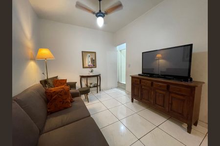 Casa à venda com 160m², 6 quartos e 3 vagas Casa à venda com 160m², 6 quartos e 3 vagasSala