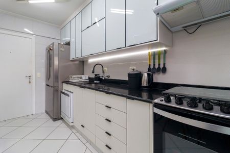 Apartamento à venda com 131m², 3 quartos e 2 vagas Apartamento à venda com 131m², 3 quartos e 2 vagasCozinha
