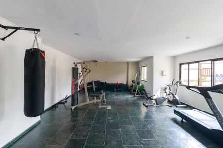 Apartamento à venda com 131m², 3 quartos e 2 vagas Apartamento à venda com 131m², 3 quartos e 2 vagasÁrea comum - Academia