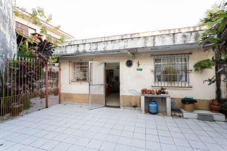 Casa à venda com 130m², 3 quartos e 3 vagas Casa à venda com 130m², 3 quartos e 3 vagasQuintal
