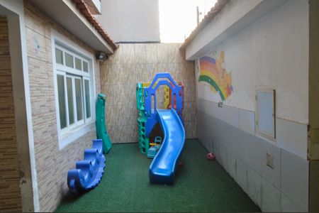 Casa de condomínio à venda com 95m², 5 quartos e 1 vagaQuintal