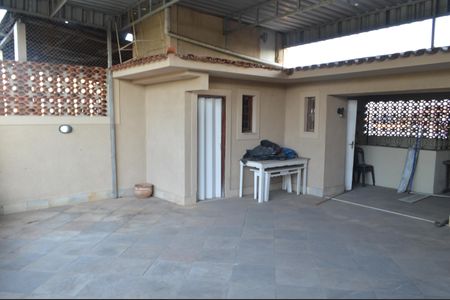 Casa de condomínio à venda com 95m², 5 quartos e 1 vagaTerraço