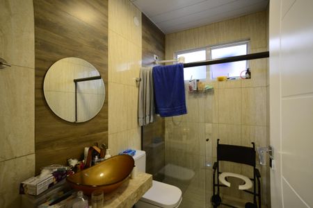 Casa de condomínio à venda com 160m², 3 quartos e 2 vagasBanheiro