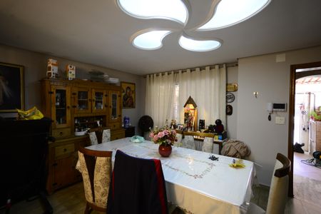 Casa de condomínio à venda com 160m², 3 quartos e 2 vagasSala